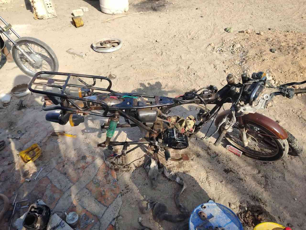 السلام عليكم للبيع دراجه برفاز موديل 2015//اوراق اصولي دراجه كله غراضه كاامله بس محرك فااتحه يريد ولفات اوراق اصولي اوراق اصولي السعر 325//وبيه مجال للشراي
شراي تعال خاص وبيك خير وتدلل الاستفسار عل هااتف 
***********العنوان الديوانية علا طريق الدغاره معمل الطابوك
