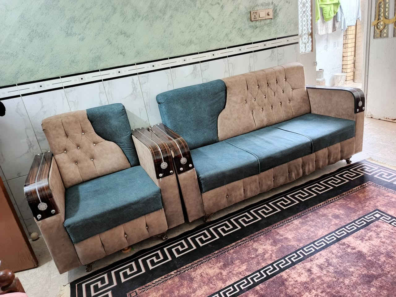 السلام عليكم تخم للبيع 10 مقاعد سعر 200 مكان بغداد أم الكبر قريب جامع الفردوس الشراي يتصل ***********
