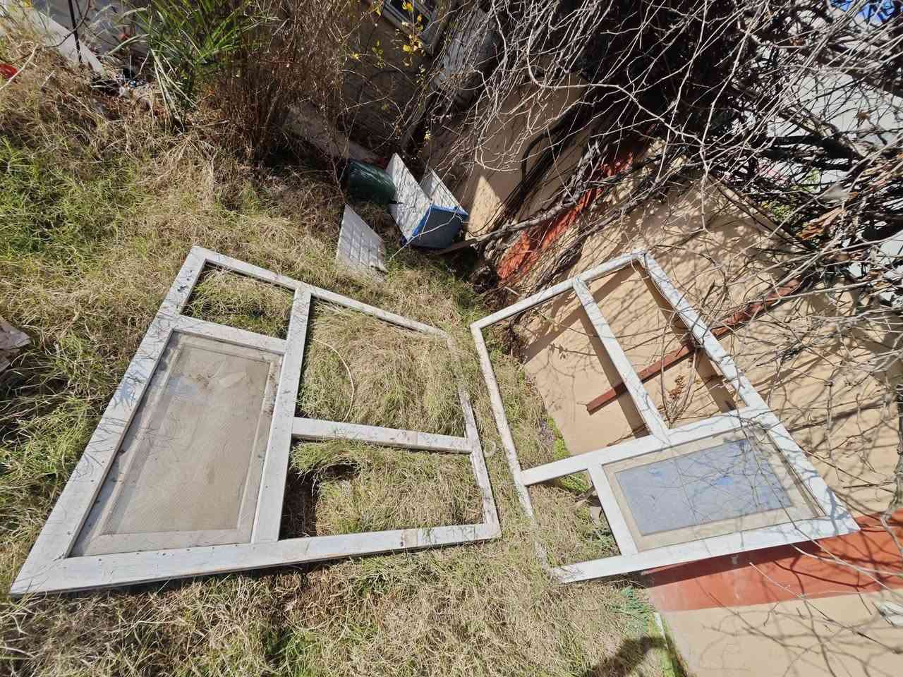 متوفر   شبابيك  بلاستك  عدد  2
سعر  مناسب 
***********
