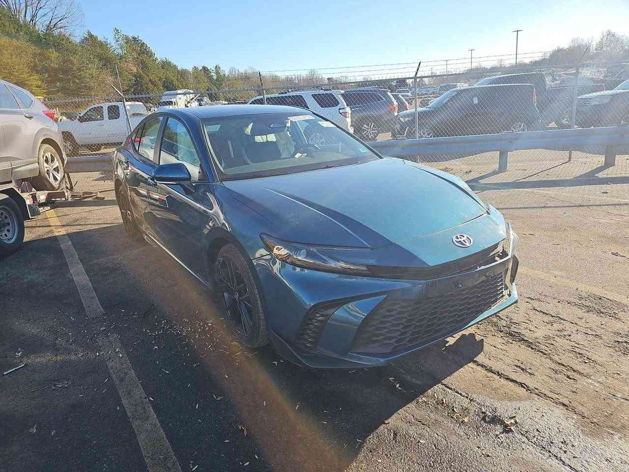 للبيع كامري موديل 25 se ماشيه7000  واصله الامارات جبل علي تدخل ع الاقليم تريدها ع حادثها تريدها مصلح جاهز تكلفه النقل والكمرك للاقليم 13 ورقه ***********
