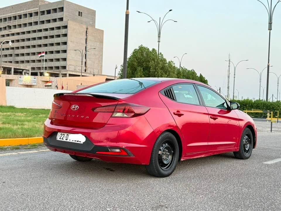 السلام عليكم 
النترا موديل 2020 رقم اربيل الجديد سنويه جديده. امريكي. ضررها جاملغ وبنيد.  محرك 2000 دوش.  جاهزه السياره. شاشه كامرة حساس تحكم ستيرن دواخل عسلي
مكاني البصره

***********
