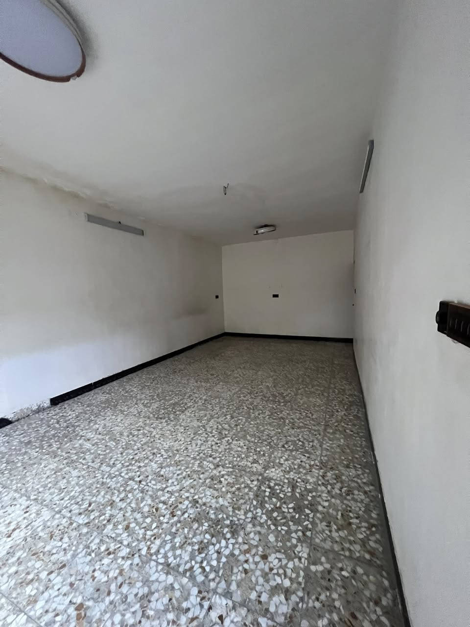 السلام عليكم بيت مساحه 200 متر طابو صرف ابو دشير شارع الضغط قرب اسواق بيت جدو طابقين
***********
