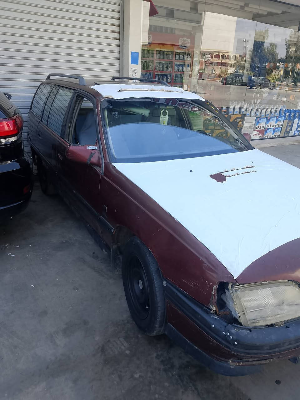 السلام وعليكم اوميكا استيشن  محرك معمر رايمن شرط  وكير شرط  يعوزها طخم فقط الباقي كلو شغال  محرك حجم 20.  شاصي شرط   سعرها 10 ورقات وبيها مجال  ***********   وشرط التحويل. رقمها اخضر يعني تحويلك 350 الف بس   شراي اتصل وبيك خير وادلل  مكاني موصل حي التميم
