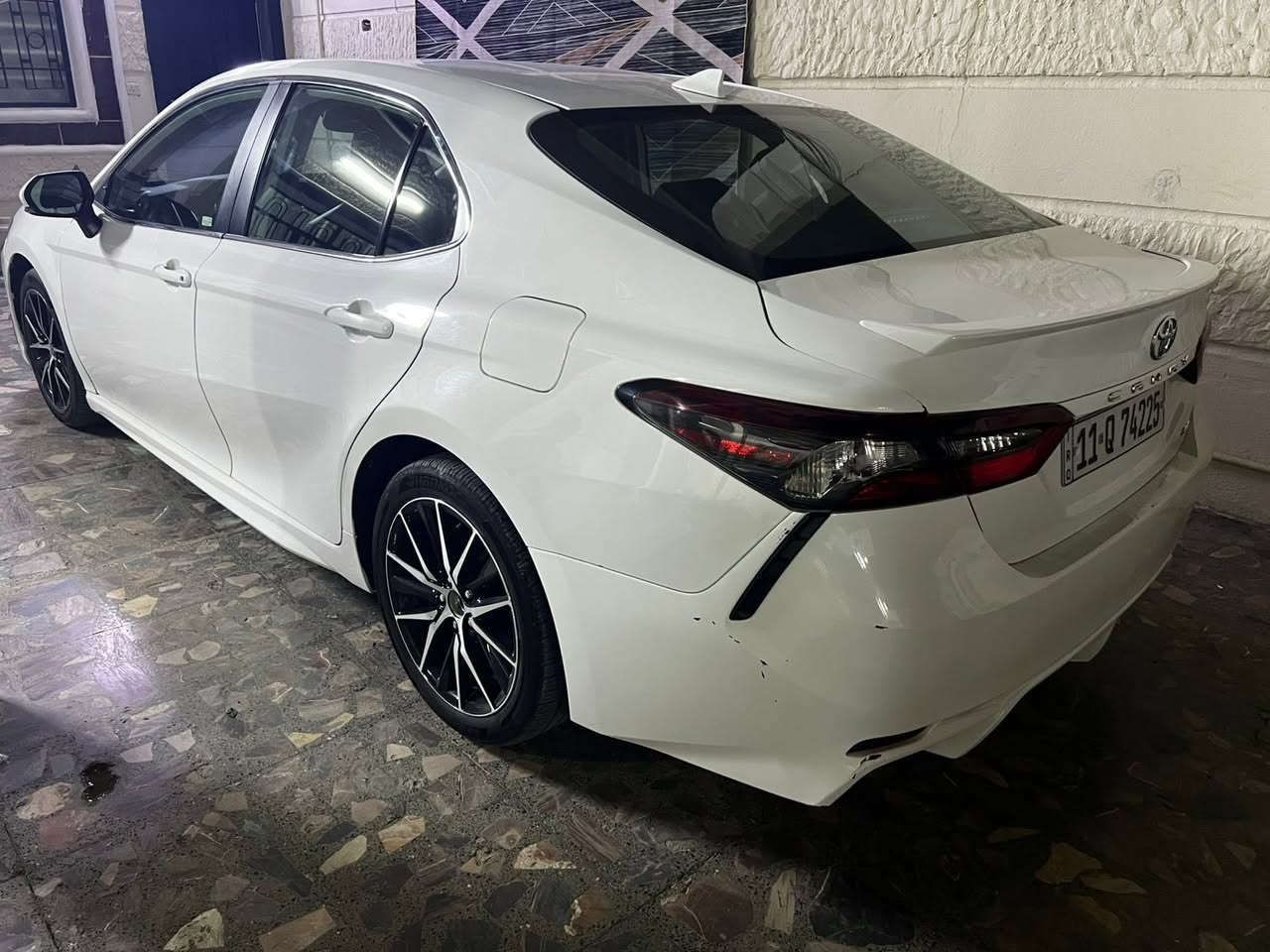 السلام وعليكم 
كامري 2024موديل وارد أمريكي 
السياره بدون صبغ بيها بارد فقط 
بدون ايرباكات السياره ماشيه 38الف
موصفات SE
***********
