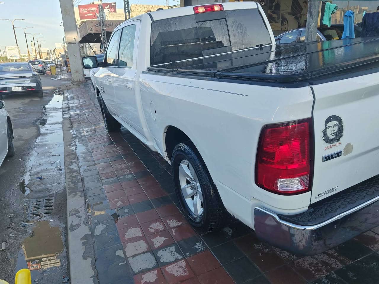 رام كلاسك ١٩ رقم أربيل ٨ سلندر ٥٧٠٠ هيمي باب طويل بدي طويل ضررها بالعراق بنيد وجاملغ مبدلات وجاملغ مصبوغ عكس السايق يعني ٤ قطع صبغ.
والباقي ضررها بأمريكا بالصور الي في أمريكا. السعر ١٩٥ ورقة وبيها مجال ويرهم مراوس ايظا.
رقم وتساب  ***********.
مكان السياره فلوجة
