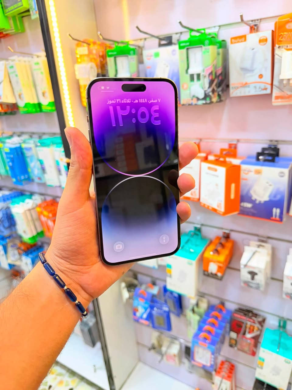 14 برو ماكس
شرق اوسط ما مفتوح الجهاز
256 ذاكره
بطاريه 77 
فقط الكسر ب ضهر ما مأثر 
650 الف
مكاني بغداد بسمايه
***********

