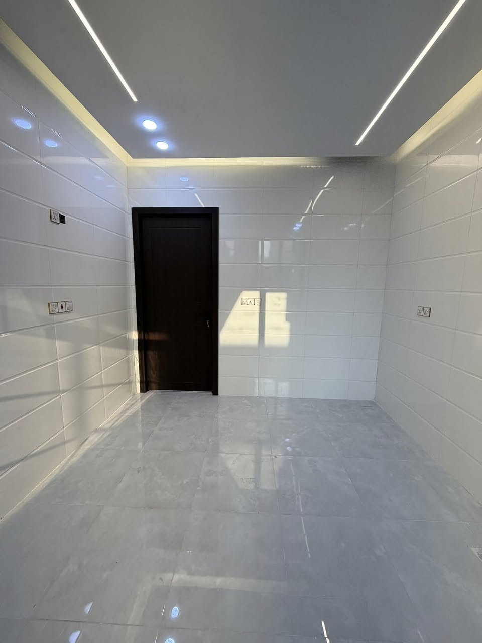 #دار_للبيع_طابو_زراعي 👇👇‎👇#استلام_مباشر
#الموقع // #حله_نادر_الثانيه_حي_الزيتون_الجديد

 #طابقين_بناء_حديث_درجه_اولى

#متوفر_كافه_الخدمات✅ ماء مجاري كهرباء تبليط عرض الشارع 10م اناره ليلية تحويل مباشر

#المساحه // 150 م

#السعر // خاص

#التفاصيل ( استقبال + مطبخ  + هول 

+ غرف نوم عدد 4 + مجمع صحيات عدد 3

+ منور عدد 2  )

——————————

للاستفسار اكثر مراسلة الصفحة او الاتصال 

 #علاء_الغرباوي  📞 ***********

او مراجعه المكتب 🏠#مكتب_روعة_اللقاء_للعقار 🏠

               🏗️ #مــوقع_المكتب🏗️

{ بابل/ حله نادر الاولى شارع الخدمي قرب سكله صدام }
