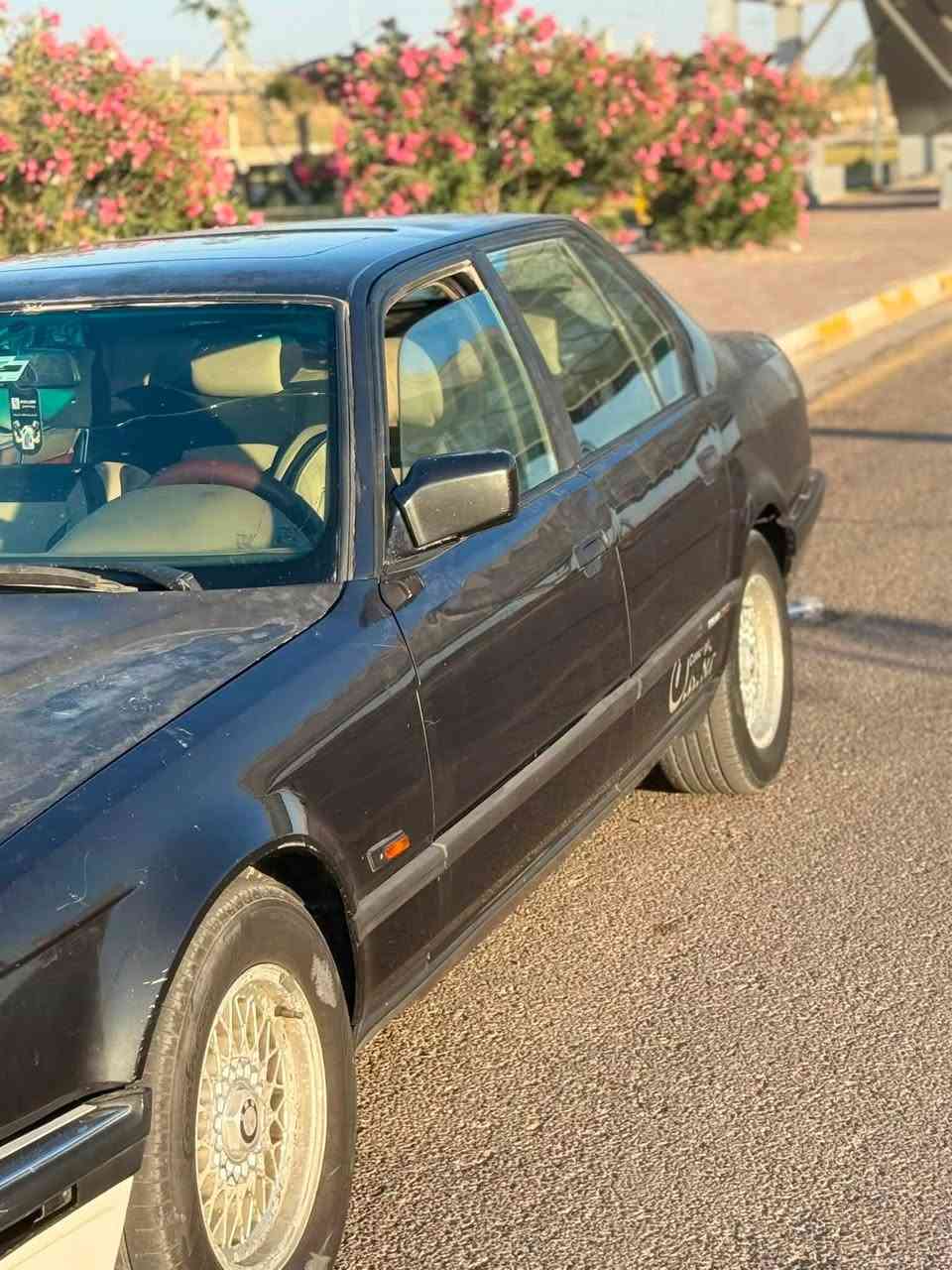 بي ام 735 اصل محرك مفتوح موديل 1992
كفاله من المعجون والصبغ
كهربائيات كله شغال بدون نقص 
كشنات كهربائيه 
جام 4 شغال
5 ويل كب 
صدر نضيف
سياره جاهزه بدون نقص 
تحويل مباشر ارقام بغداد الماني 
السعر 40 وبيها مجال حك الجيه 
***********
التواصل على الرقم فقط
