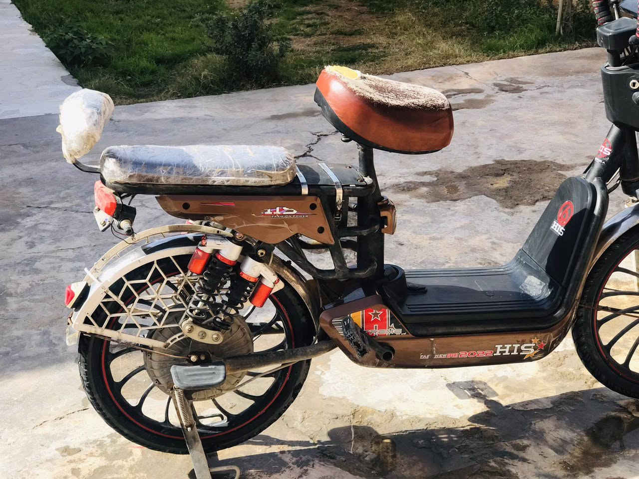 سلام عليكم موطور شحن للبيع تايرات نضيفه كهربائيات واكفه الموطور كشر سعره 130مكاني الفلوجه رقمي ***********
