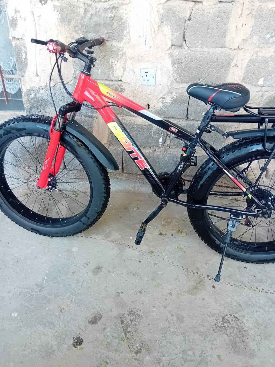 السلام عليكم بسكل جديد مامستخدم اجنبي سعره 150 مكان بغداد الحريه
رقم ***********
