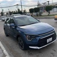 كيا نيرو 24  حادث بابين السايق والي وراه مبدلات نفس اللون بجم كبس ابد ...