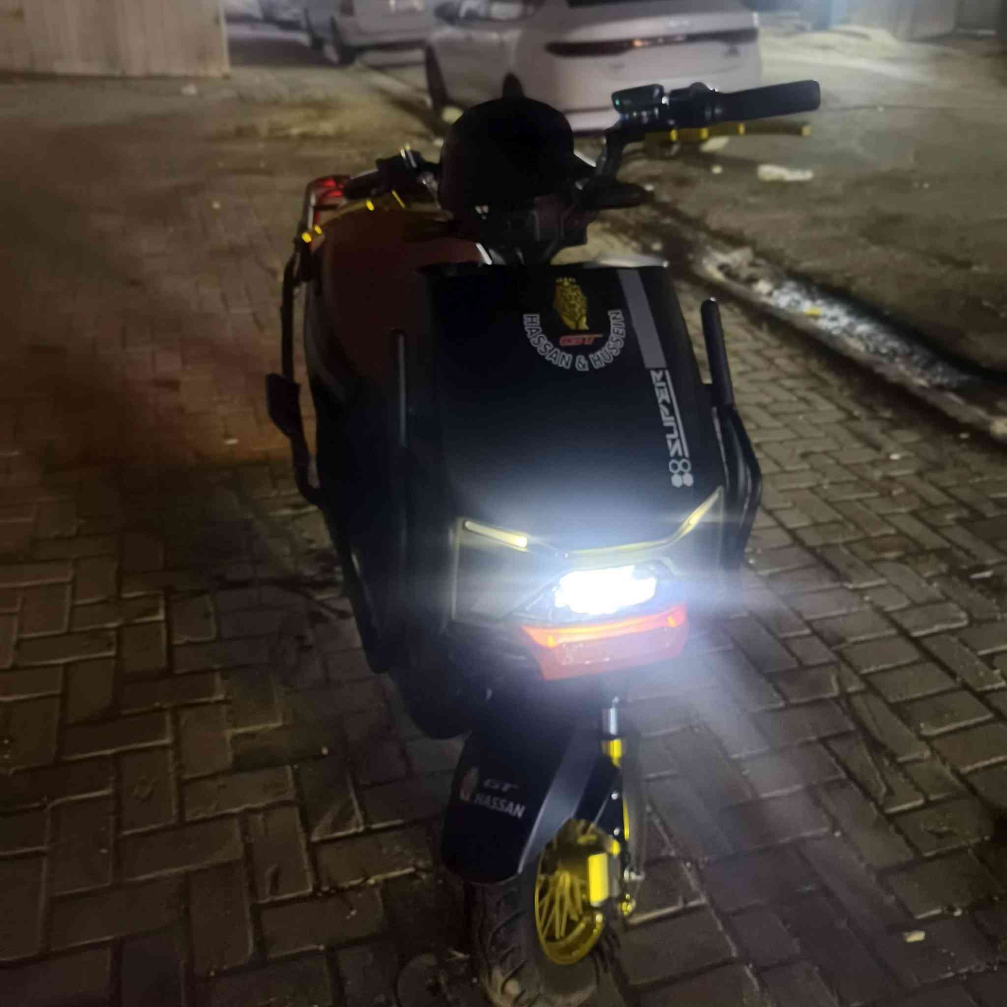 سلام عليكم دراجه شحن للبيع المواصفات سكنس نوع GT الجيل الثالث كامله مكمله ولا نقص بيه تجي وتشوف بعينك بطاريات 6 كبار شغاله وكلشي وشاحنته وياه السعر 800 وبين مجال للتواصل ***********
