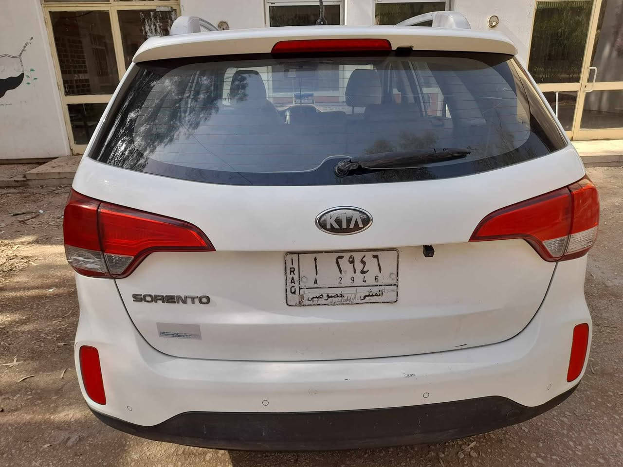 السلام عليكم 
كيا سورنتو 2013 خليجي رقم مثنى
اللون ابيض  
 4 سلندر محرك دوش 2400 
الموصفات. ......... 
 1- دواخل بيجي مواصفات الخليجي بدون فتحة 
 2- تدفئة تبريد 
3-التبريد 3 قطع 
4- شاشه كبيره 
5- تحكم ستيرن 
6 -7 راكب 
7- ويل كب اصلي 
8- اشاير ب مري 
 وبعد هواي مواصفات  ...... مكان سيارة كربلاء

الاستفسار ***********7
