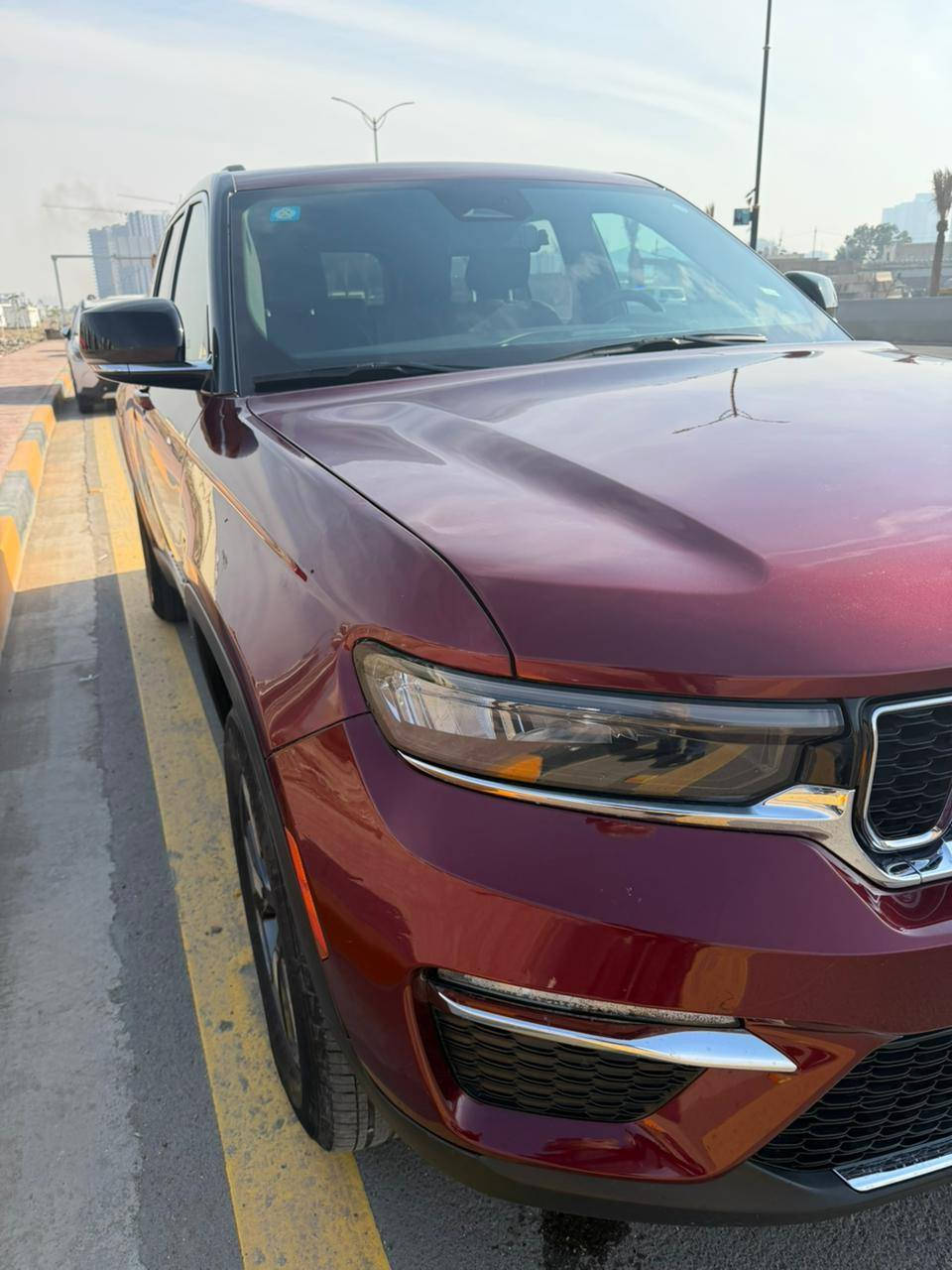 #تخيل_جيب2024_لارج_7راكب_بسعر_جيب_S ؟؟

🚙 للبيع – جيب كراند شيروكي هايبرد 2024.

🔹 حادث ربع البنيد

✨ المواصفات الكاملة:

هايبرد توين تيربو
سقف بانوراما.

تدفئة كشنات + تدفئة ستيرن

نظام GPS ملاحة

نظام أوتو بريك

رادار أمامي

تحديد مسار

تحذير الخروج من المسار

كاميرا تسجيل كامل الرحلة (Dash Cam) لإثبات الحق عند الحوادث

إنترنت داخلي + Apple CarPlay
كشنات كهرباء

تحكمات ستيرن من الجهتين

مثبت سرعة

شاشة حساسة للضوء

تحويل إنارة أوتوماتيكي (عالي/واطي حسب الطريق والسيارات المقابلة)

شاشة تحديد الأعطال

رقم بغداد 

📍 العنوان: بغداد – العامرية

#السعر_بتعليق

📞 للاستفسار: ***********
