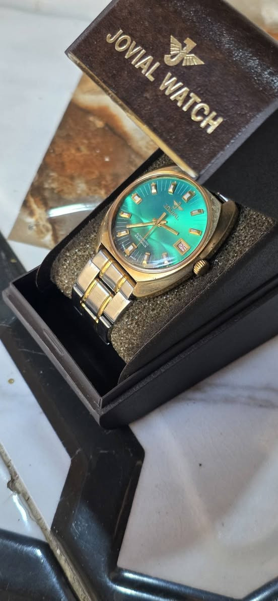 سلام عليكم 
جوفيال فنتج سويسري اوتماتيك ٢٥ حجر موديل ١٩٦٠ طلاذ ذهب نافذ شهري بالعلبة الاصلية نظافة فول ***********
