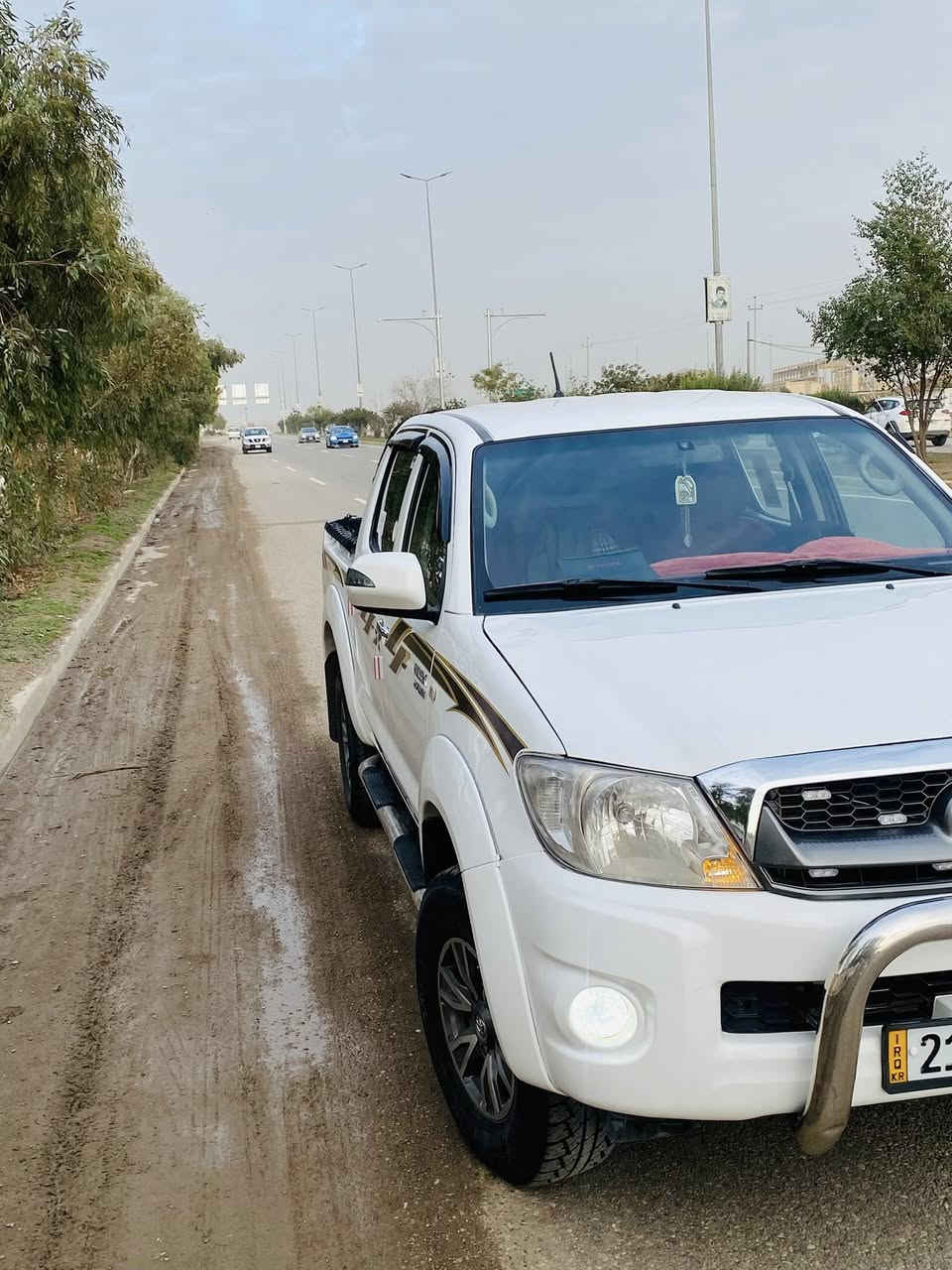 سلام عليكم. هايلوكس ٢٠٠٩سعودي اصلي للبيع فقط!!!!مواصفات…رقم سليمانية لوح جديد.گير عادي.دبل اكسل.ويل كروم .داخل فورميكا.بطل.محرك مفتوح بشرط كل شي.ماشي ٣٠٠ .بدون ضربه او حادث بيها فقط خمس مكانات بارد فقط بدون معجون او صبغ سياره كل مكان بگد الشبر لا ازيد ….!!!
مابيها مصروف ربع دينار اطلع ترايي اي صوت نزل ١٠٠ دولار !!
سعرها ١٦٨بيها مجال بسيط ..مكانها كركوك .رقم موبايل***********
