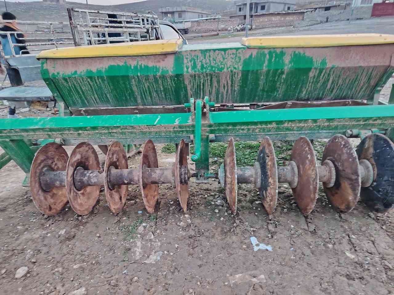 السلام عليكم دسك للبيع فصال مربع جديد بذاره جديده صيجان 10العنونان َموصل ‏‪***********‬‏
