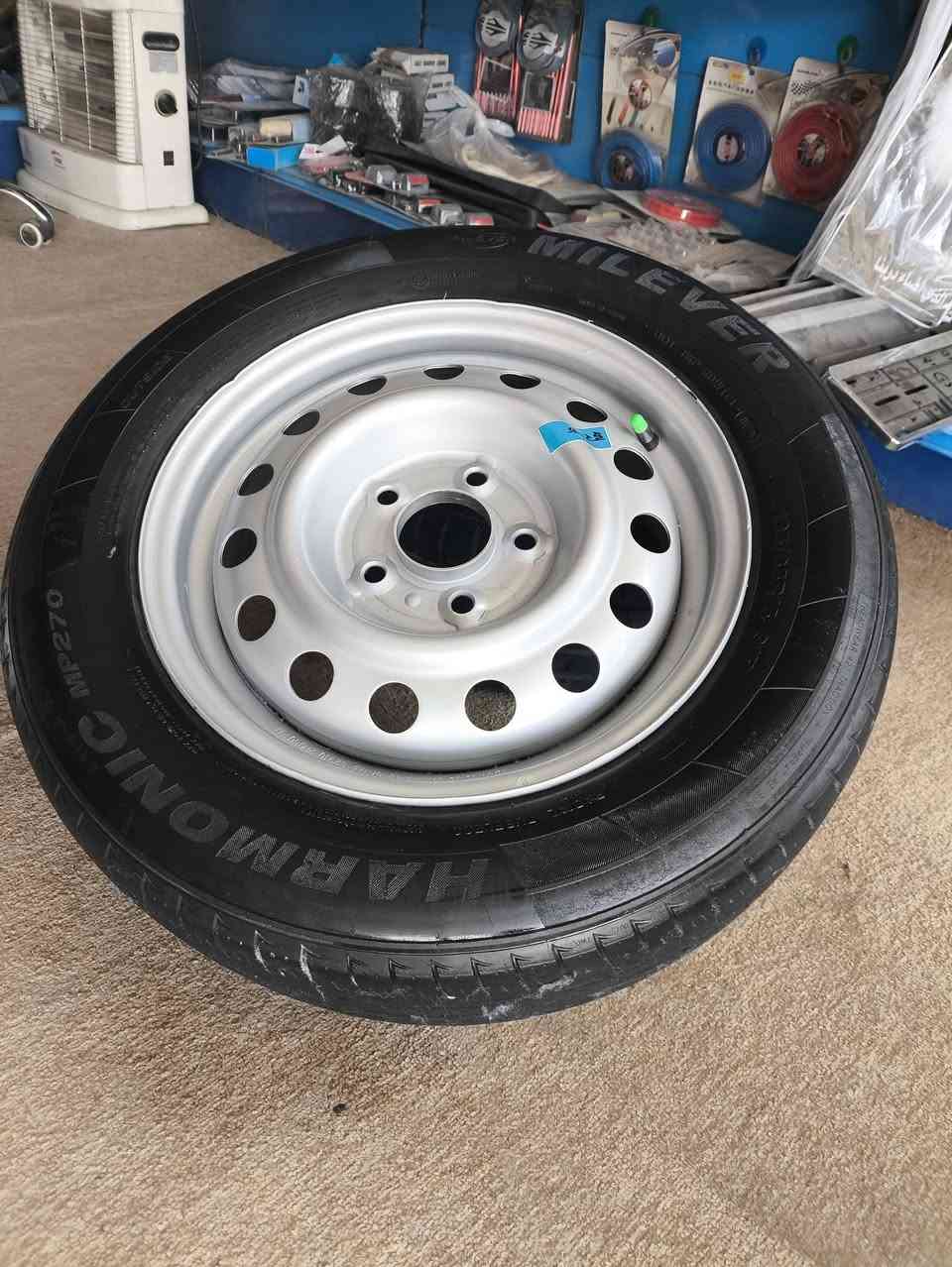 سلام عليكم حبايب قلبي تخم ويلات وتخم تاير حجم 15 كوري اصلي ابو الختم للبيع مكاني نجف  شراي يجي خاص يرهم مراوس هم ***********
