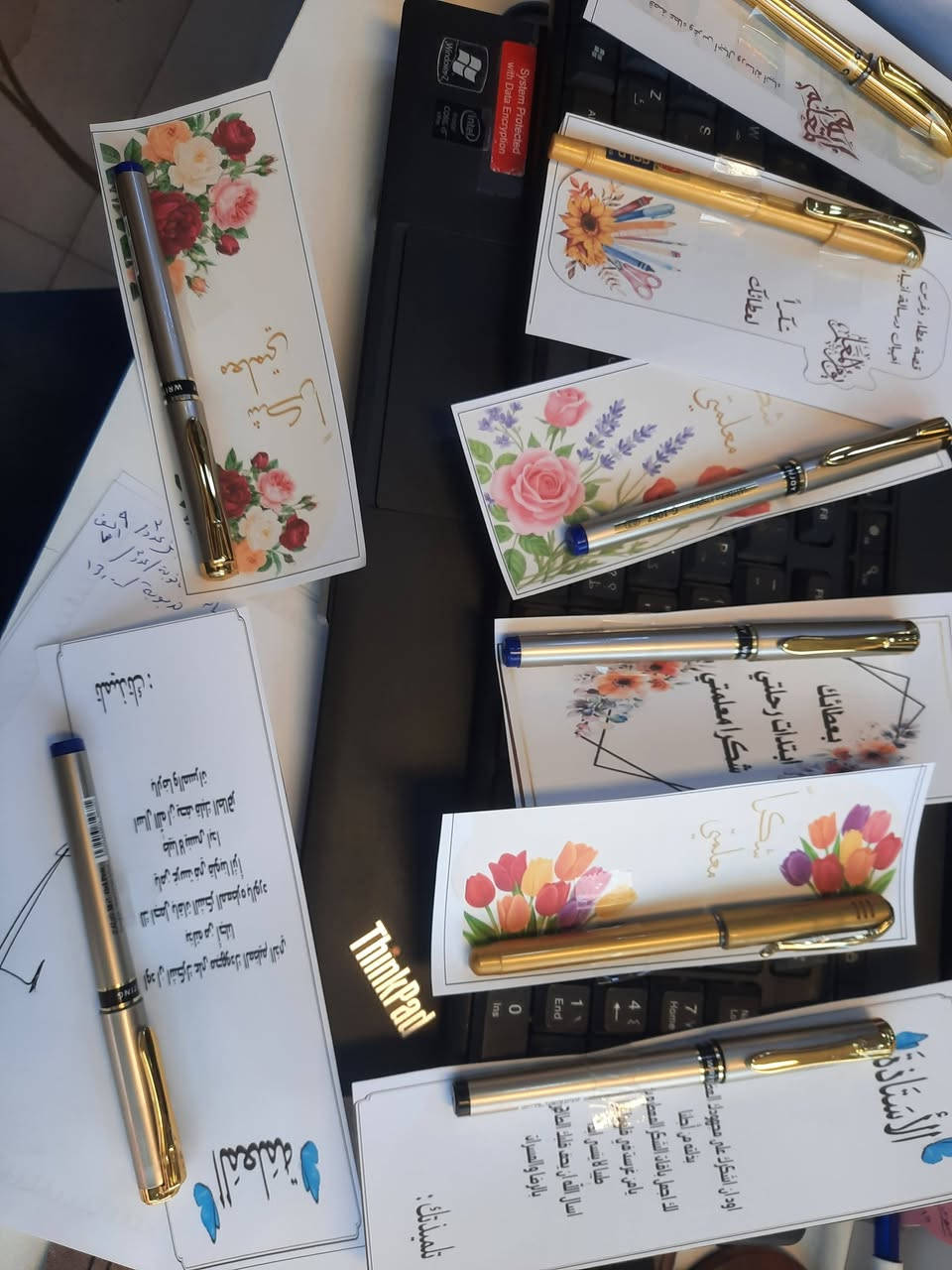 ✨ بمناسبة عيد المعلم
جهزنا توزيعات مميزة تقديراً لرسالة العطاء 💙
لأنهم يستحقون كل الامتنان والاحترام 🌷
تنفيذ حسب الطلب 
متوفر لدى مكتبة المتنبي للأستنساخ والطباعه 
مسيب شارع المستشفى 
مجاور مجمع الملاك الطبي
توجد توصيل 
***********
