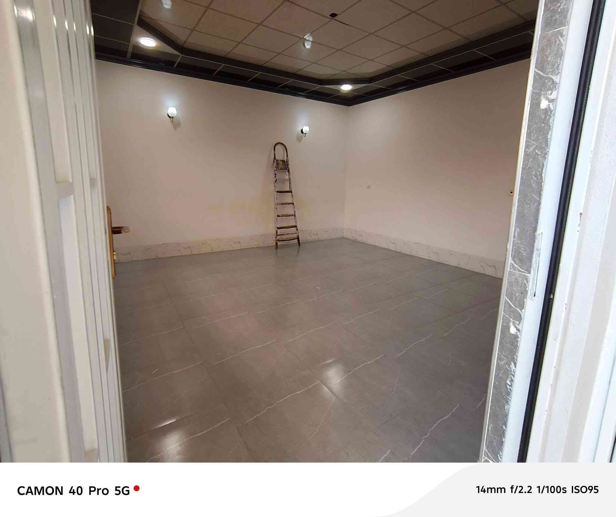 شقه للايجار حي الشيماء الأولى مساحته 200 متر تتكون من غرفتين نوم وهول واستقبال ومطبخ ومشتملات وبيتونه 

فول فول تبليط وخدمات كامله 

سعر الايجار 250 الف للتواصل الاتصال 

***********

***********
