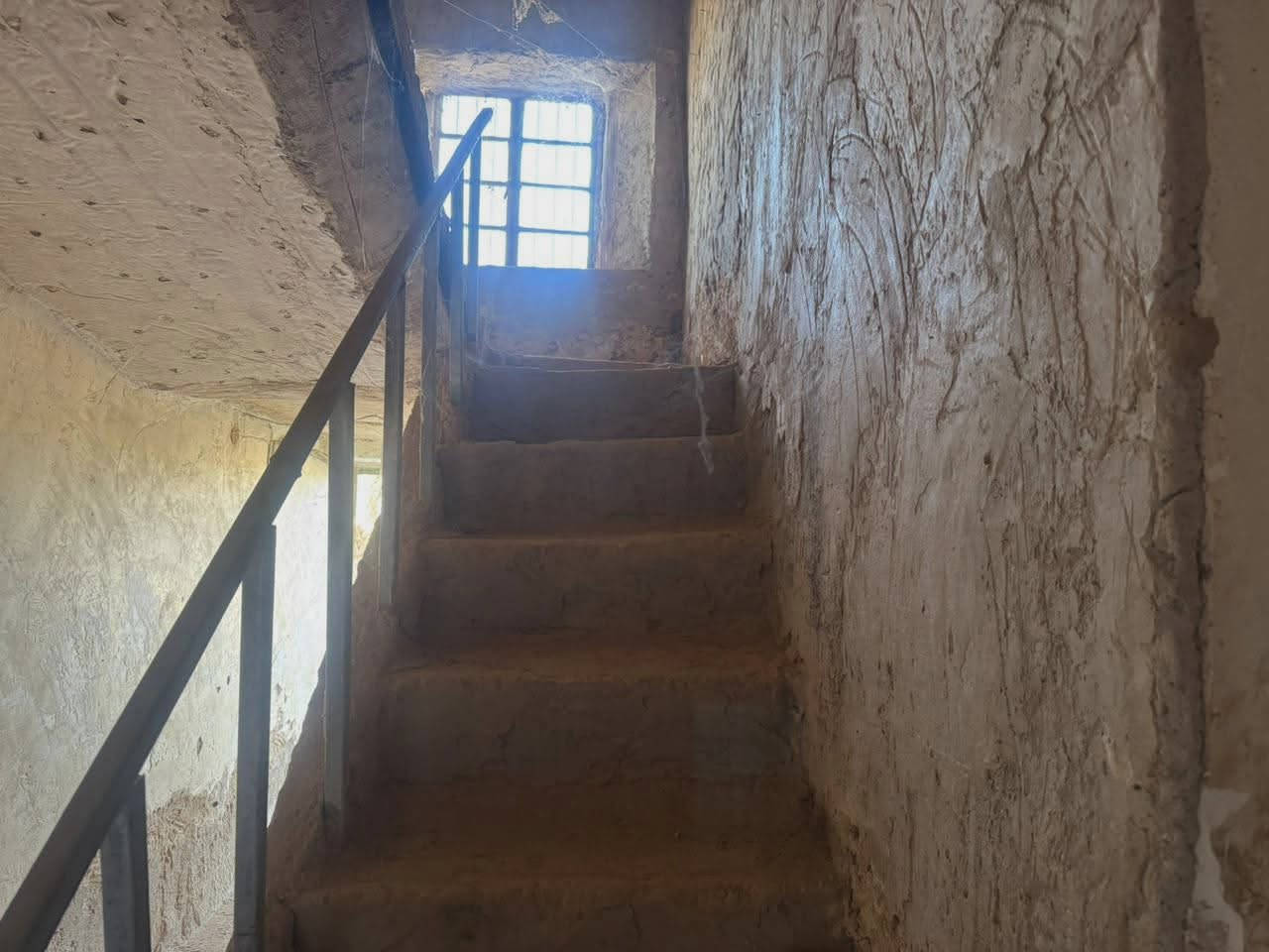بيت للبيع
في قرية العماري 
السعر ١٠ ملايين 
المساحة دونم ونصف تقريباً 
للاستفسار الاتصال على الرقم ***********
