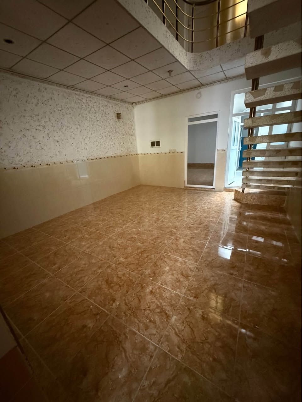 خانووی ١٠٠م یەک نهۆم و بەیتونە
مەلا ئۆمەر -کۆلانی سعید گاباری
نرخێکی زۆر گونجاو کە دوو دەفتەر و پەنجاو پێنج وەرەقەیە
مامەڵەی تێدایە

بيت 100 متر، طابق واحد وبايتونة
ملا ئومەر – زقاق سعيد گاباري
بسعر مناسب هواي، دفترین و55 ورقة
وقابل للتفاوض أربيل, العراق
