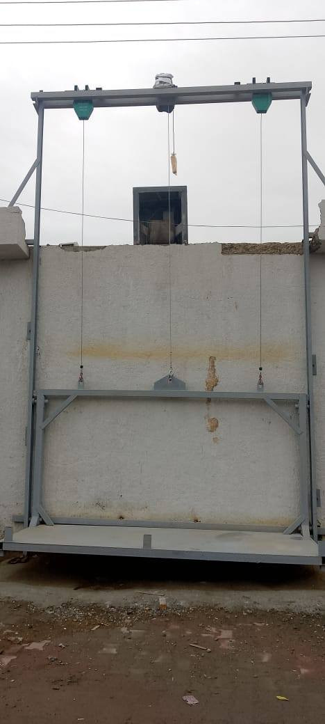 مستعدون لعمل كافه المصاعد بكل الاحجام وكافه انواع الجملونات والمسقفات باسعار مناسبه جدا ***********
