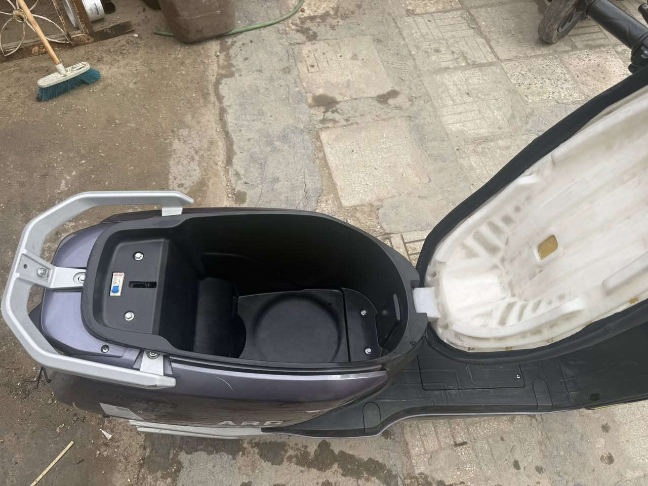 دراجه شحن  6 بطاريات سعرها ٦٠٠ وذا مراوس عادي مكاني مدينه الصدر شارع داخل ***********
