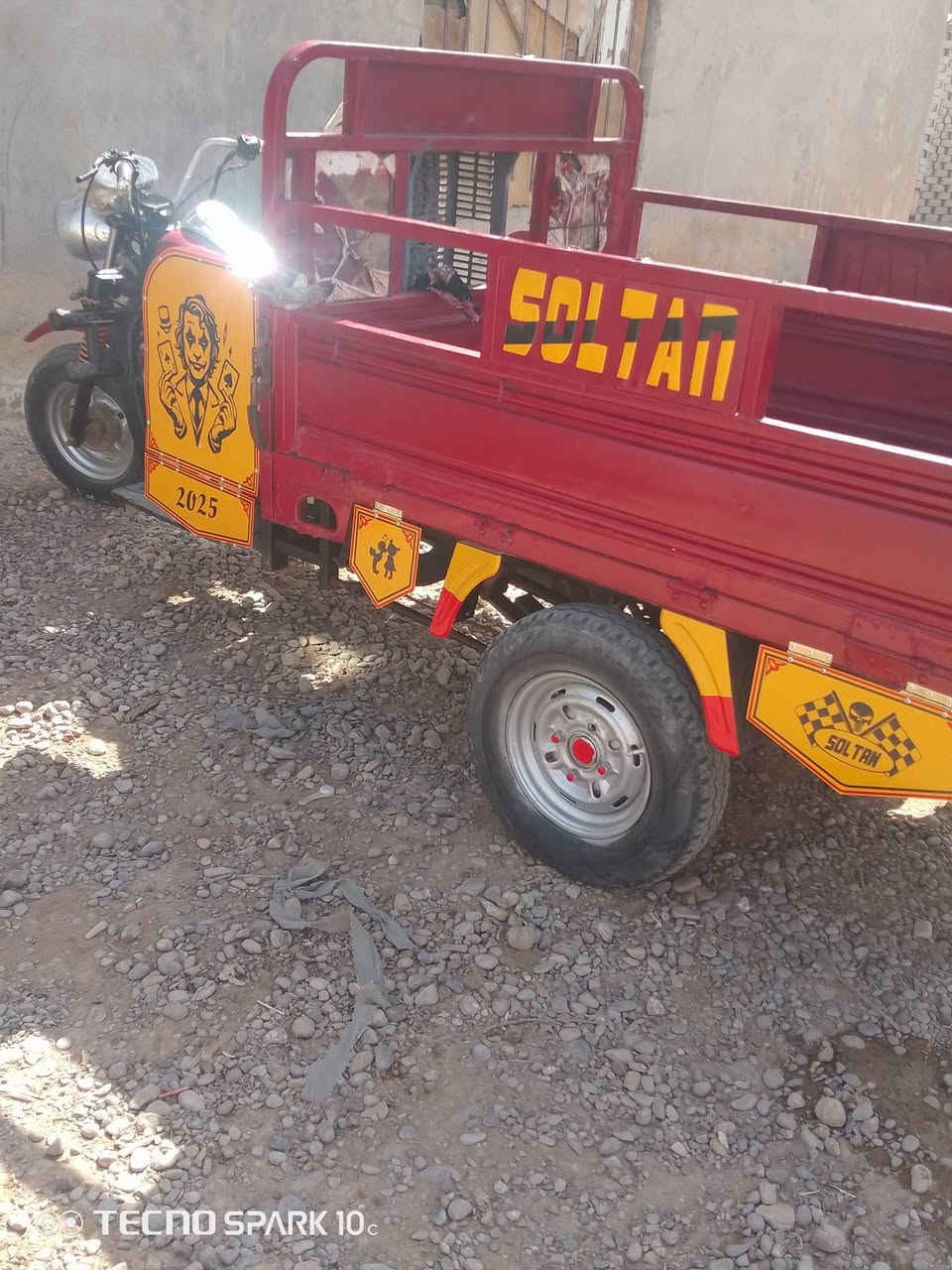 ستوته سلطان موديل 2013 صوليه وراق وكيلها بشارع بغداد مكفولة عامه مكينه شاصي بدي كهربائيات كله مكفول السعر خابر ودلل ***********
