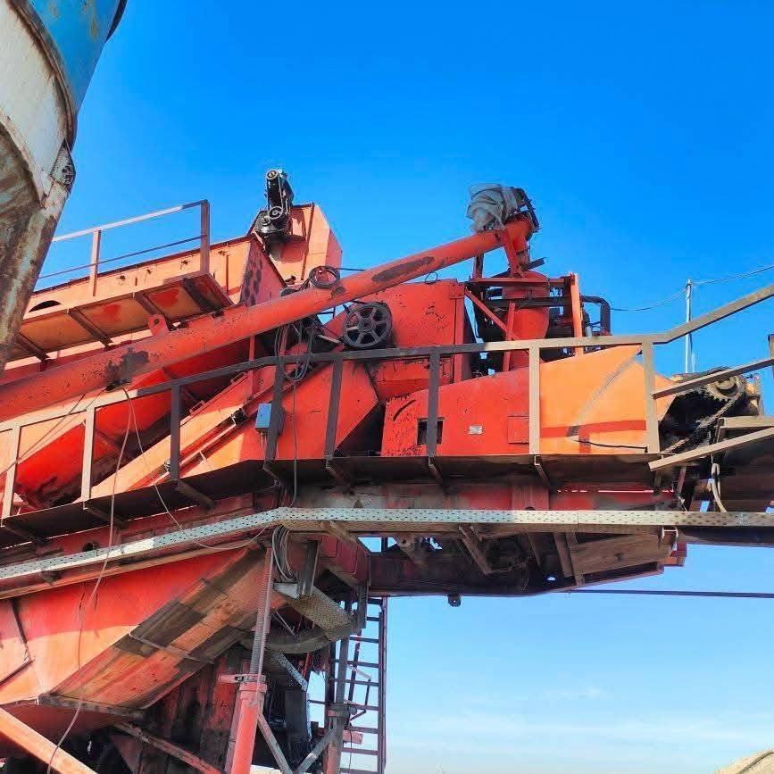 #سلام عليكم
#معمل اسفلت باركر ١٦٠ طن موبايل للبيع المعمل جاهز للعمل ماناقصه اي شي
يحتوي على مولدتين كمنز ٨٠٠ كيفي وحده بيركنز ٥٠ كيفي كذلك يحتوي على خزانين احماء هايدروليك سعه الواحد ٤٠ طن ويحتوي على تانكي وقود ٨٠طن
مكاني البصره / ***********
