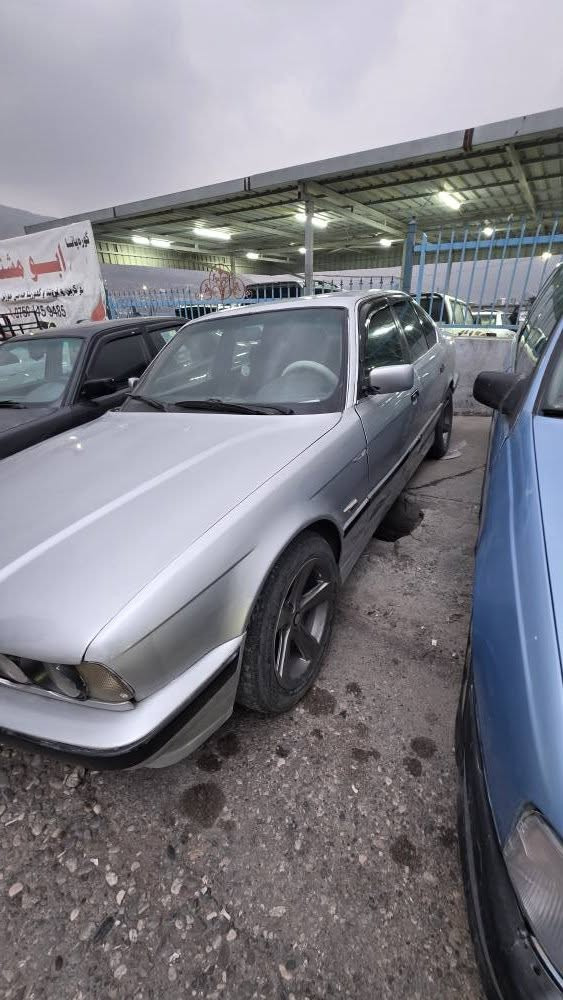 Bm 525   1991
كئر تماتيك مه كينه كبس  دوو جام كاره باي 
عام به غ  سلايت  تحويل شه رت 
 7ورقه غرامه يل سه ر  
سعر 53مه جاله كئ تئدا هه ي
رقم خودان *********** دهوك, العراق
