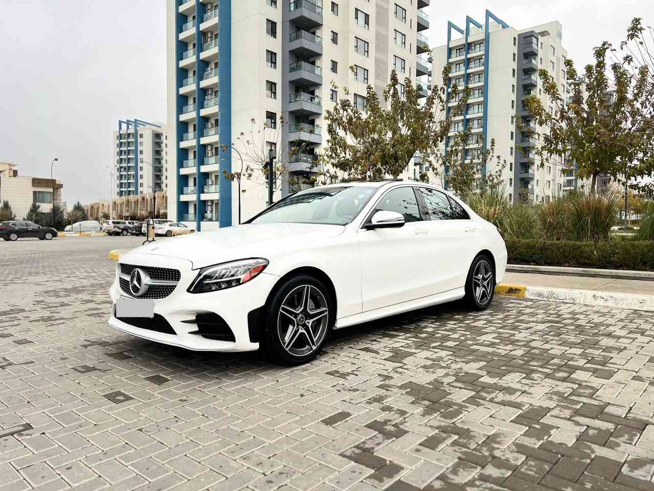 Mercedes benz-C300-AMG
🗺️🗺️مكان السيارة بغداد حاليا🚘🚘
💎اللون//ابيض (ثلجي)..
💎الموديل(2020)..
💎عداد المسافة// (٥٠ ألف)..
💎..رقم السيارة (اربيل)..

☑️☑️مواصفات وتفاصيل السيارة 👇👇
**فتحة سقف(سلايد روف).
**المحرك//2.0لتر توربو -4سلندر.
**ناقل حركة(9نمر)..
**شاشة معلومات وسطية(حجم كبير).
**تحكمات كاملة بالستيرن☑️
**نظام ملاحة (Navigation)+(Car play)..
**حساسات امامية وخلفية+كاميرا خلفية..
**مقاعد جلد اسود ودشبول مطعم بالصاج ..
**نظام تثبيت السرعة مع رادارات أمامية وخلفية وجوانب.
**تشغيل بصمة مع نظام دخول ذكي لجميع الابواب.
**تدفئة ستيرن+أنارة محيطية (64لون)..
**بصمة ابواب مع الجنطة بصمة فتح وغلق كامل..
**كشنات الامامية تدفئة مع نظام خزن (ميموري)..
**كشنات الأمامية كهربائية .
**صندوق كهرباء+(5أنظمة قيادة).
**لايتات ليد (٨عدسات)+بك لايت ليد
*شحن وايرلس(Auto).
**سستم سماعات برومستر.
**نظام auto stop+auto hold.
**هيكل (AMG)بلادي شركة..
**ويل كب حجم (١٨)مع تخم تايرات دنلوب لوك..
**عدة ألاسعافات والهوك والجنطة واللوحة وياهن..

ملاحظة//السيارة حادثه سطحي جاملغ ألامامي الايمن  ربعه ومبدل ومبخوخ مع جاملغ خلفي الايمن وشوية من الباب الخلفي مسوي مباوك فقط بدون تعديل بارد بدون شخوط وبدون أي أيرباك (كله سليم عله وضع شركة)ومسويله بوليش وتشميع ..

☑️☑️ملاحظة.السيارة بدون أي خلل كير ومحرك  وحداديةبشرط انطيك اياه وكهربائيات شغالة ومسويله سيرفس دهن وفلاتر ومي راديتر (أنتي فريز)وبدون أي نقص جديدة.

السعر💸💸
( رقمي لجاد بالشراء (***********)🌹🌹
