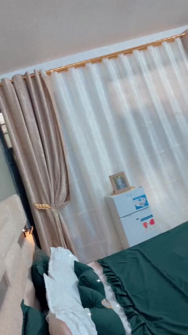 السلام عليكم غرفه كنتور زاويه للبيع نضيفه كلش وضخمه عدد قطع ١٠  مبينه نضافتها بلفديوات صار سنه وكم شهر من اخذتها


**إذا كنت صاحب هذا الإعلان وتريد حذفه لأي سبب، رجاءا أرسل رسالة إلى الدعم الفني**