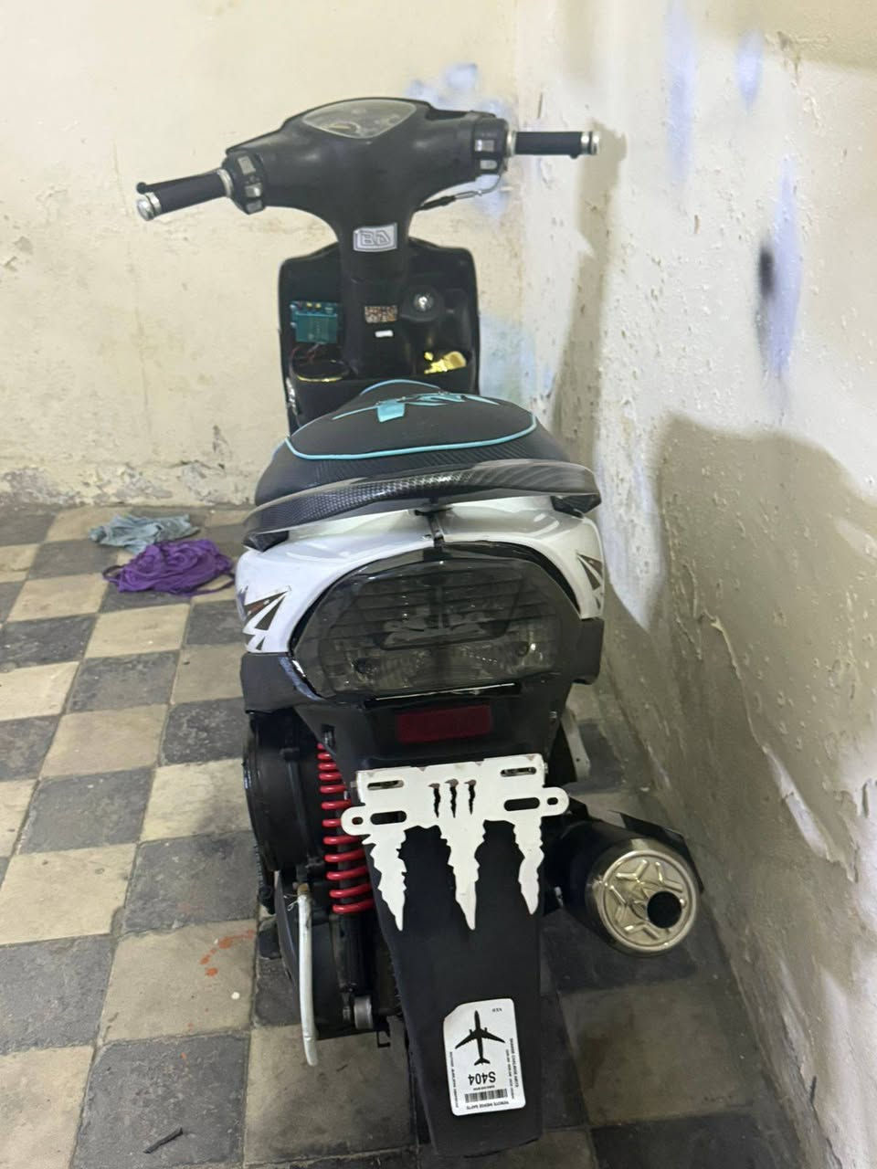 سلام عليكم للبيع ماكس عدل بوشه مالتها 55 دراجه حيل نضيف مكينا اي عيب ما بي تايرات جديد و كهربائياتها كلها شغال شرط سلف واحد رقم موبايل ***********
