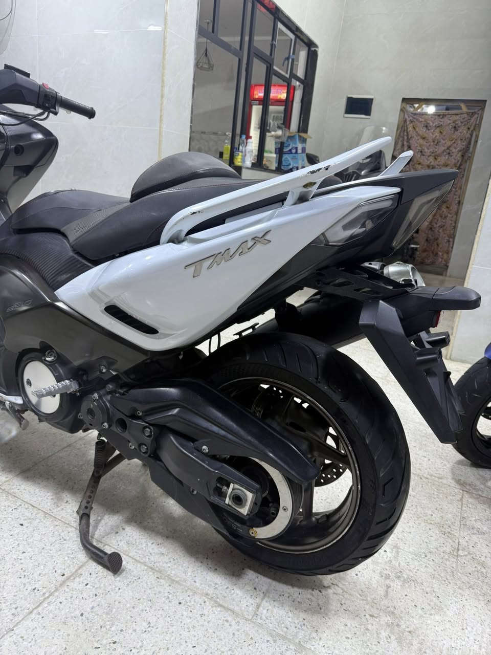 بسم الله ما شاء الله
عليهة عرض السعر ٥١ ورقة 
رمبة غير مستخدم تي ماكس ٢٠١٤
بحالة الشركة كفالة من كل النواحي نظافة ١٠٠/١٠٠
المسافة المقطوعة ٣٣ 
بيع فقط بدون رقم فقط عقد بيع وشراء
عنواني مدينة الصدر شارع الفلاح قطاع ١٢
الراغب بالشراء هـ***********
