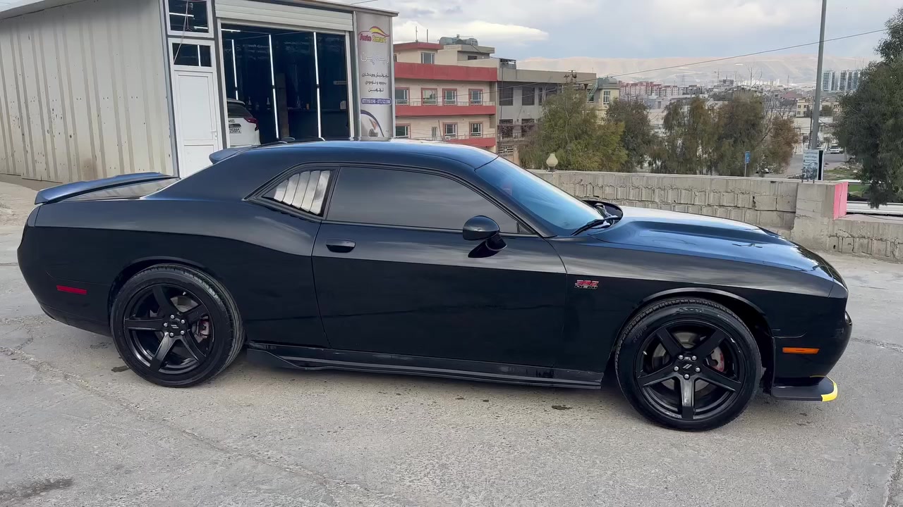 دۆج چاڵنجەر دوبەی مۆدێل  ٢٠٢٣
٩٨ گەڵا و مەجالێکی برایانە 
و لەگەڵ ڕیزما مەعرەز چیو فێرس خۆر معەمەلەی نەکات 
سەیارەکە ساخە زۆر جوانە عام بۆیاخ و سەقفی مەعجونی هەیە و بە شەرتی ئەوەی وەرگەڕاو نەبێت و ناو گرتنی نیە سەیارەکە ٣٥ هەزار مایل ڕۆشتوە
٤ تایە لۆک
٤ ویلی هێڵکات
٤ تابوگە 
دەعامی هێڵکات 
بۆنیت هێڵکات 
تازە ڕۆنی مۆتڵ تێکراوە 
سەیارەکە جایزە و بە شەرتی گێڕ و مەکینە 
و سەیارەکە لە سلێمانیە 
0770 504 3435
