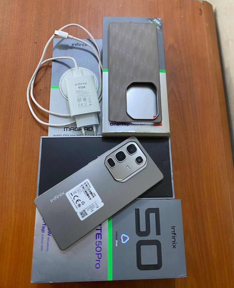 infinix note 50 pro 
للبيع انفنكس نوت ٥٠ برو جهاز جديد كلش استعمال قليل صار سبوع من أخذته ذاكره ٢٥٦ بطاريته ٥٢٠٠ شاحن ٩٠ واط والشاحن الاسلكي ٣٠ واط كامل ملحقات حته الهيتفون موجود سعر ٣٠٠ قفل مكاني نجف حي النداء للتواصل خاص أو واتساب ***********
