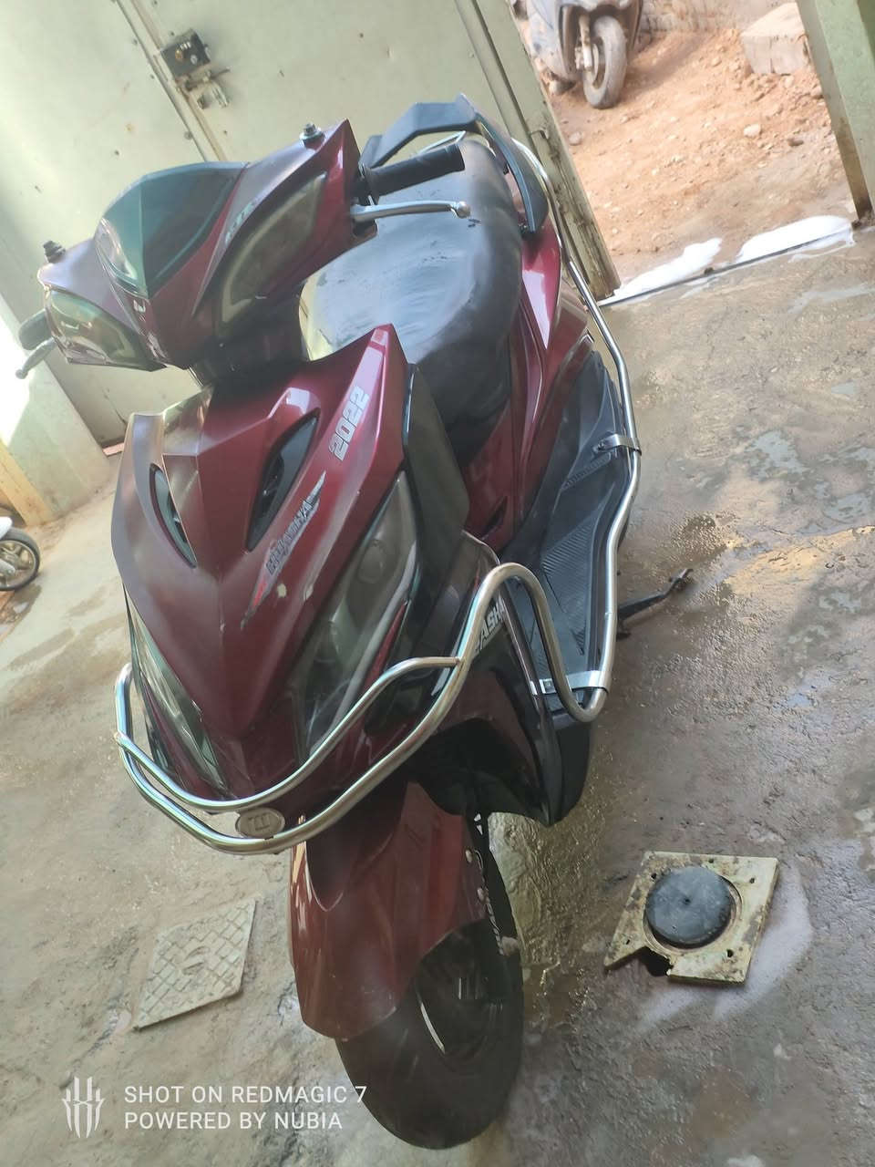 السلام عليكم دراجه جامبو محرك ماكس  نضيفه شغاله سلف هندر معدله سريعه محرك ناعم كهربياته كله شغاله السعر 300 بيه مجال بصيط مكاني بابل شارع 60 رقمي ***********
