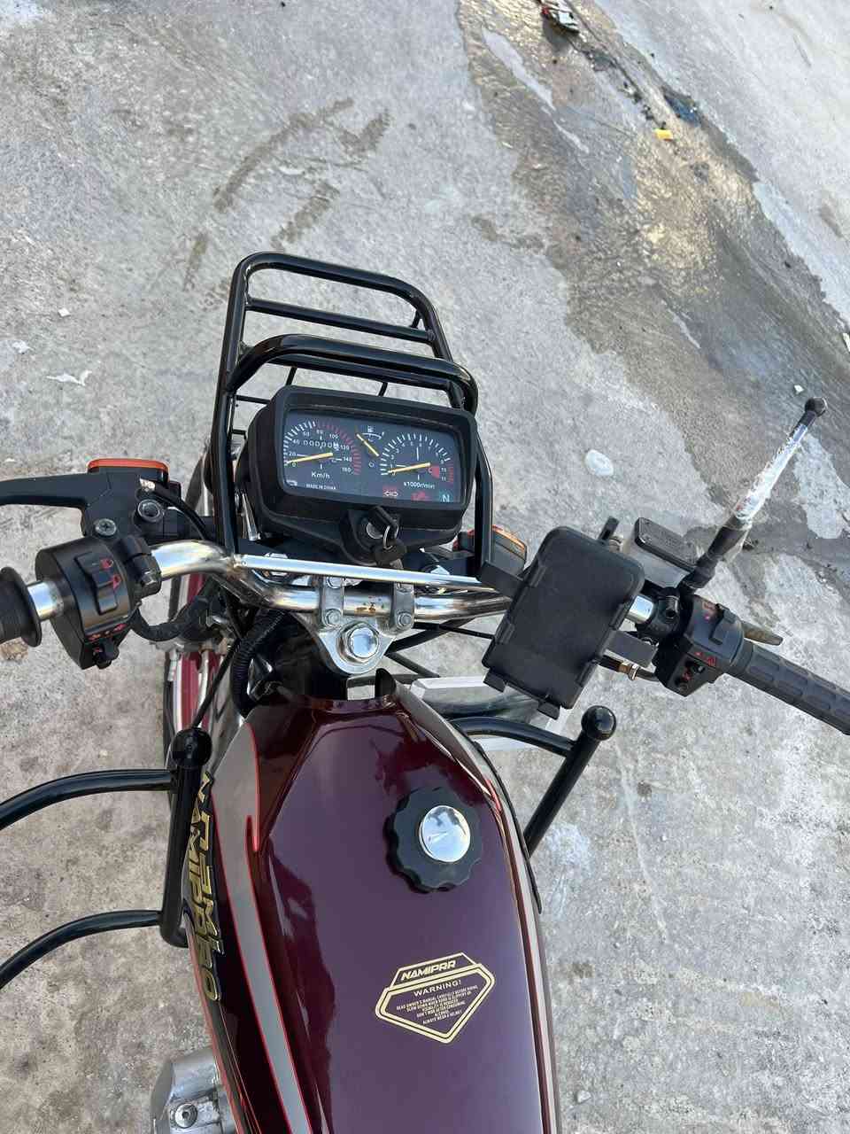 من رخصت الدمن دراجه يراني 5 كير 
رقم اربيل و سنويه اربيل تحويل ثاني يوم
ضفيره جديد
كيجات جديد
لايت. جديد
جاملغ امامي جديد
جملغ خلفي جديد
قبغ زنجيل جديد
باتري جديد
يشايرر امامي خلفي جديد
كابريتر جديد
واير كليجً وا وير رون جديد
و قمجي كيلو متر جديد
سيبايه جديد
درع امامي جديد
درع لايت جديد
طخم براغي جديد 
ستاند وقفيه جديد
يدات ليت و يشاير جديد
كشن مقعد جديد 
دراجه مصروف عليها
سعرها 850
مكان دراجه دهوك سوق 
رقم تلفوني :***********
