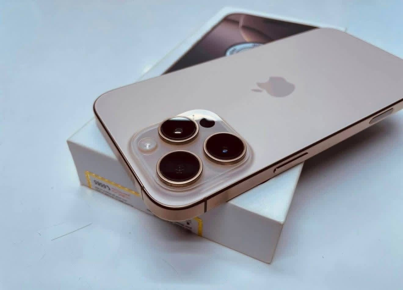 آيفون ١٦ برو ماكس شرق اوسط بطاريه ٩٢ مستبدل شاشه اصلي شرط مراوس ب ألترا ٢٤  

***********
