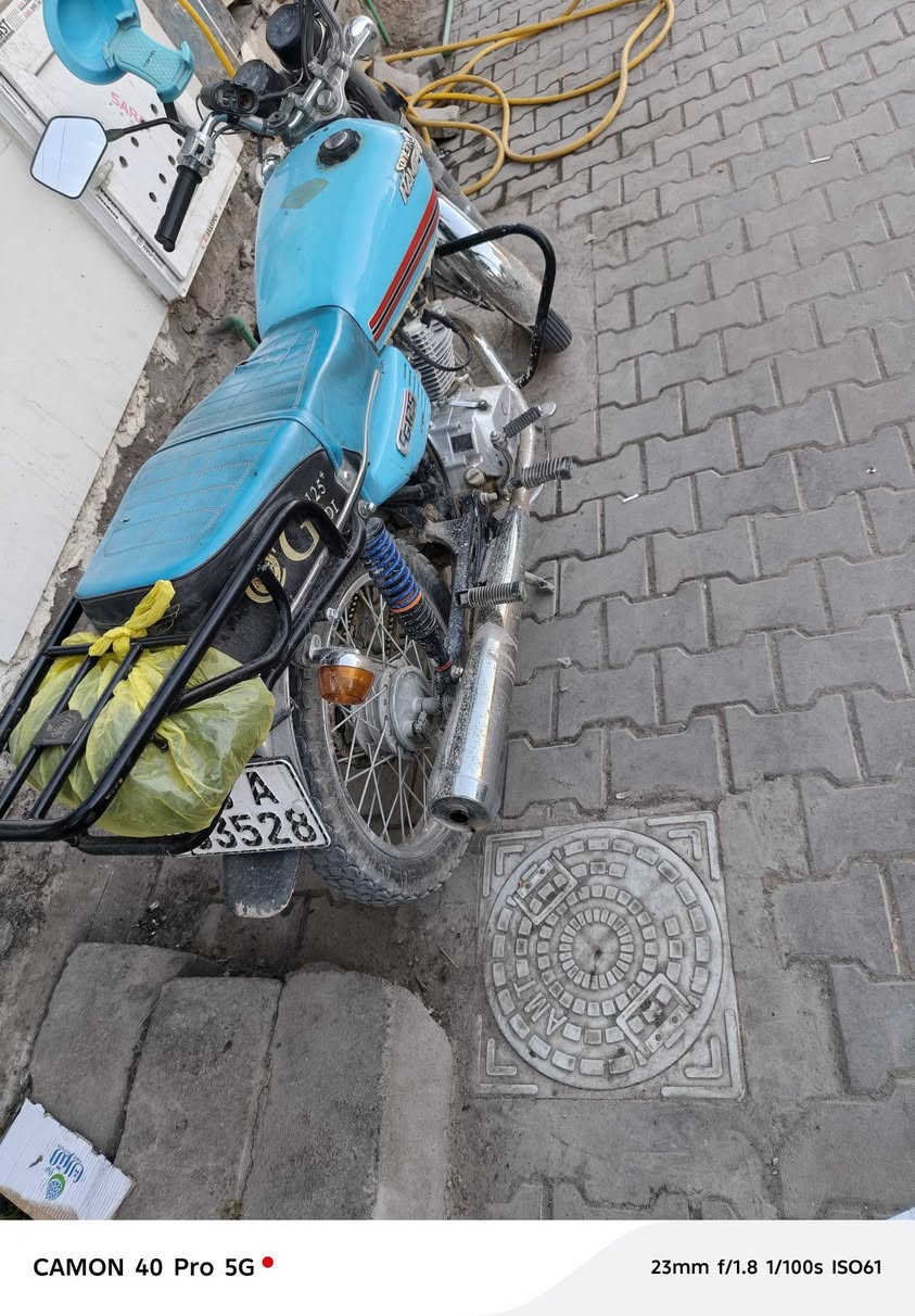 السلام عليكم دراجة ٤ كير للبيع رقم نكليزي وسنوية بسمي السعر موديل 23 السعر ١٤٥٠ الرقم ***********
