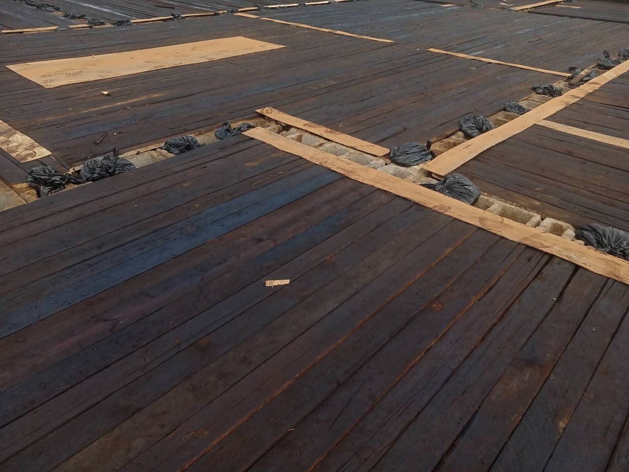 شركه بسم الله
100متر اهيكلهه 20مليون معه تسيس مجاري ومي وكهرباء كل هذا20مليون نتصل. ***********
اساس يكون شرط شيش نوع ماس
إسمنت نوع ماس 
بلوك نوع كلب 
طابوك .يختلف بسعر
رمل حصو  مغسول 
يعني المواد البناء درجه اولى.. بلوك شغل بس مع ضمنات للطرفين.. ملاحظه  نتعامل  اقساط .

*********** ***********
