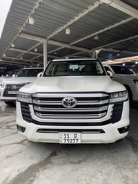 يتوفر لاندكروز   ضمان شركة ساز موديل 2024 معرض خيرات بغداد المركزي بغد...