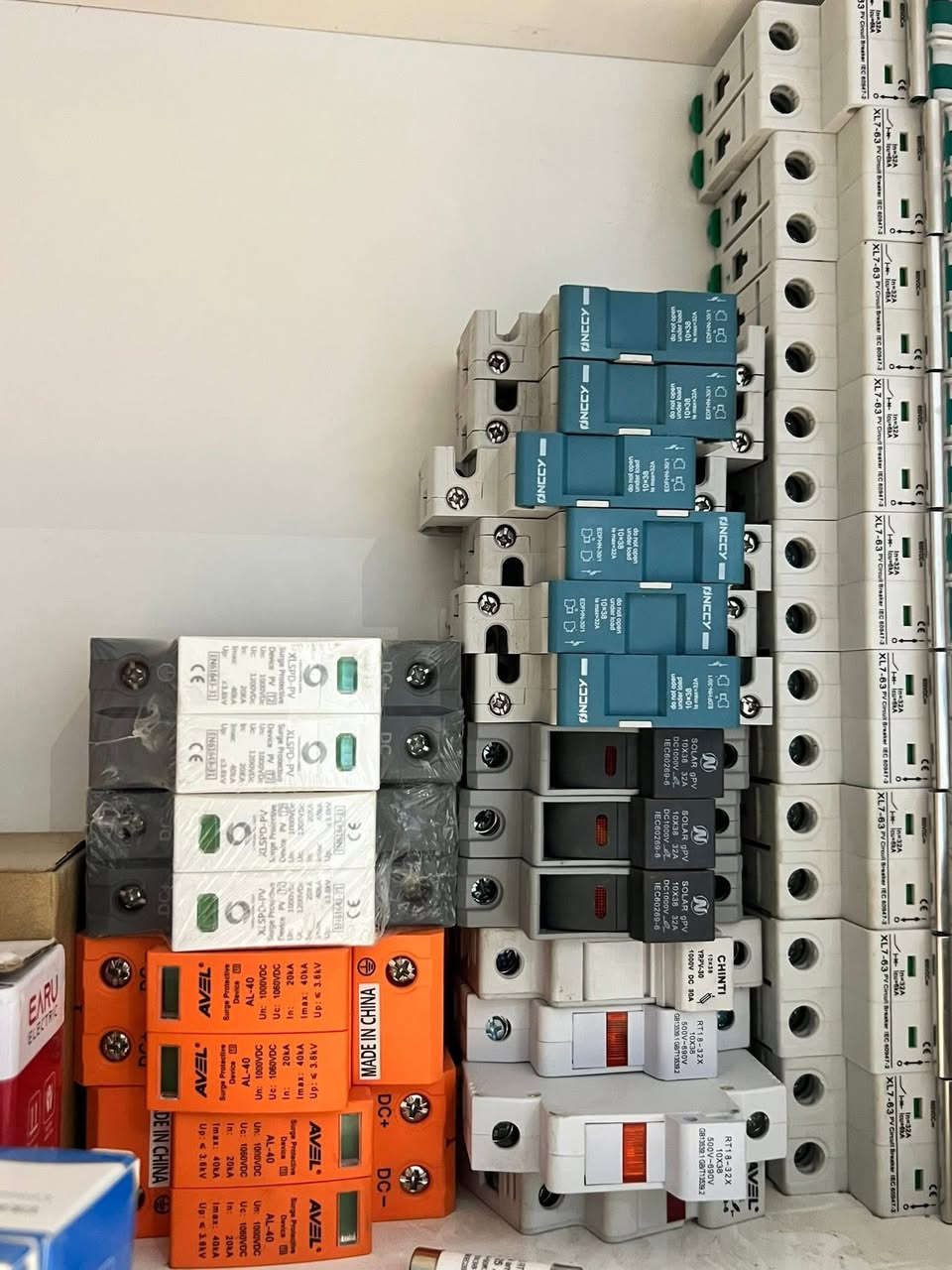 توفرت جميع مستلزمات الطاقه الشمسيه بأسعار مناسبه جداً وضمان☀️✅

جوزات✅ 
قواطع✅
بوردات ✅
كواتم الواح✅
كلامب دبل برغي✅
كلامب المنيوم✅
للاستفسار والحجز الاتصال على الرقم:
***********
