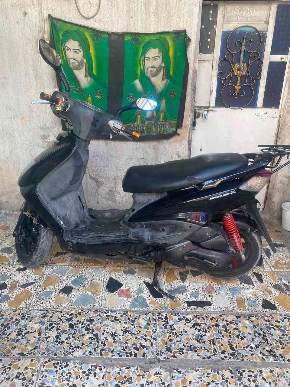 سلام عليكم
سكنس نثيه ١١٠ياباني دراجه حلوه وخير من الله 
مكينه ما مفتوحه ولا حاط عليه صبانه 
مكينه خرسه شعله ومعدل ما تنلزم
دراجه عارضه ب600 وبيه مجال حك الجيه 

***********واتساب فقط او تريد ادخل خاص
