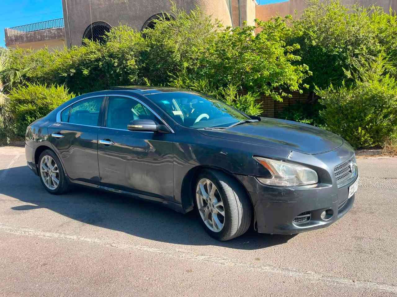 نيسيان ماكسما (2012 Platinum )
يعني اعلى موصفات بالنيسان كله  
اعلى فئه 
-محرك (3.5L/V6) +300hp 
-نظام صوتي من 11 سماعه BOSE 
-فتحه سقف بلوراما 
-كشنات جلد حظن 
-كشنات كهرباء 
-تدفئه تبريد كشنات 
-كشنات الخلفيه جلد VIP 
-تدفئه بالستيرن 
-بصمات دخول ذكي 
-برده خلفيه
-اضائه اسفل الدوس الخارجيه 
-تعتيم بالمرآه الوسطيه 
-شاشه انفنتي 
-اشاير بالمري الجانبية 
-نزول المرآه عند الرجوع للخلف
-كامره خلفيه 
-مثبت سرعه 
-تحكم ستيرين جهتين 
-شفتات رياضيه 
-ماوس تحكم بالشاشه 

بعد بيه هواي موصفات ماذكرهن 
السياره بدون حادث ✅ 
ماشيه 112 الف فقط ✅
محرك  مكفول برغي مامفتوح ✅
كير بلادي ع شرط ✅
سياره عليه ادامه كامله لمنظومه الاحتراق كامله ✅
تخم تاير جديد✅
تدفئه تبريد ✅
رقم بغداد الدولي باسمي داخله هزه بشهر الواحد يعني ميحتاج هزه ✅

سعره 84$ مناسب جداً لان مستعجل فقط 
مكاني بغداد الدوره 

***********
