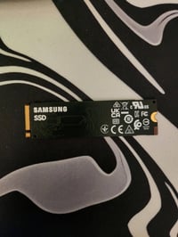 للبيع  Ssd Samsung   Gen 4 جيل رابع  512gb  السعر 100الف و توصيل موجود...