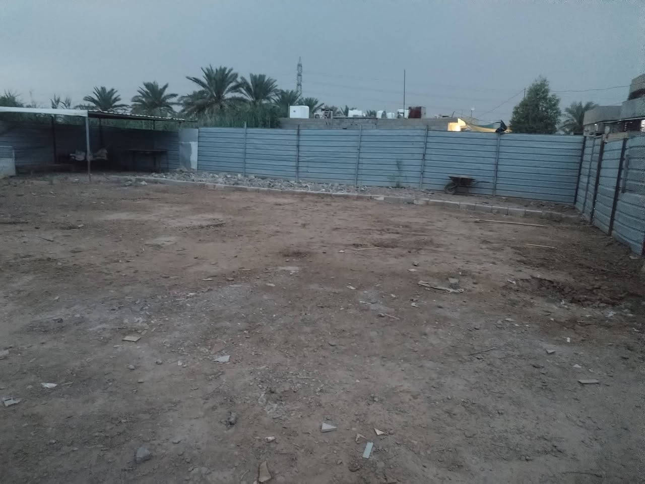 السلام عليكم قطعه ٤٠٠ متر ابيع 200متر منها
عنوان القطعه وره مطعم الواحه القديم نزلت التصنيع تبعد عن شارع العام 300الراغب بشراء يتصل ع رقم
***********
