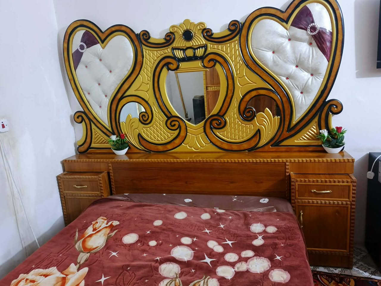 سلام عليكم غرفه نوم صاج درجة اولى السعر 650 وبية مجال ***********
