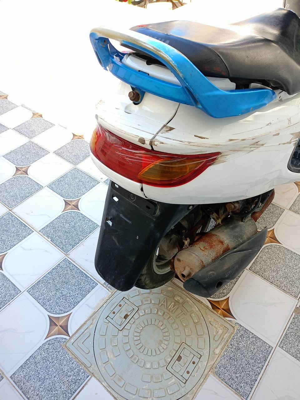 دراجه فحل للبيع /سلف هندر شغال لايت اشاير شغالات/ما مفتوحه /دراجه نضيفه /سعر 450الف /مكان كرمه علي حي رساله /رقم ***********
